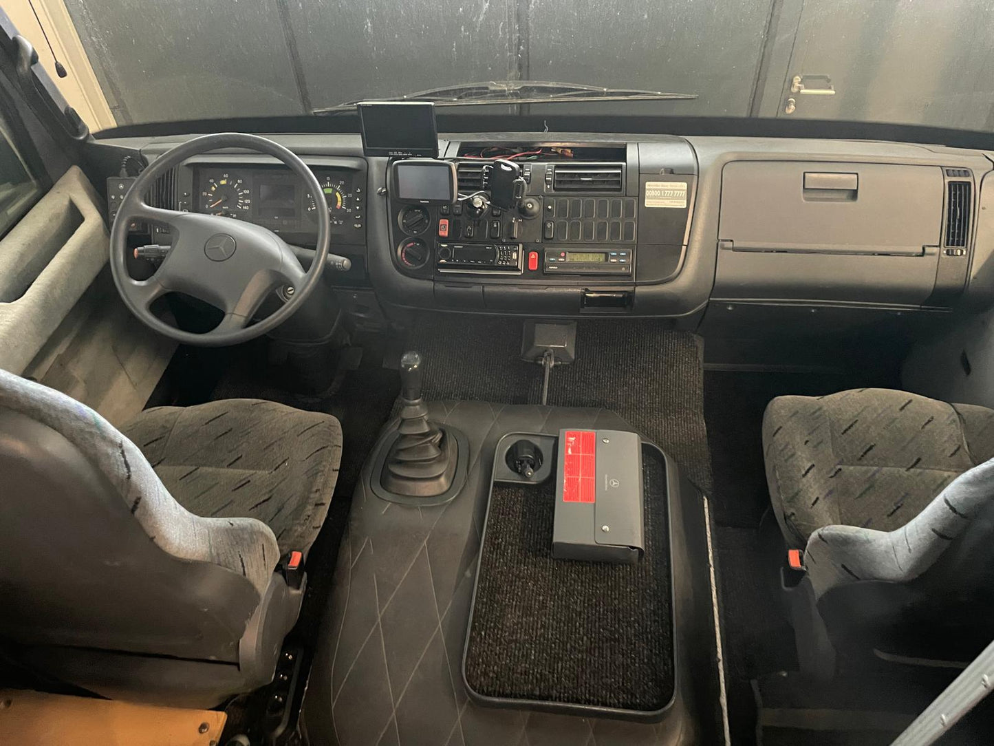 HD OB truck with uplink system