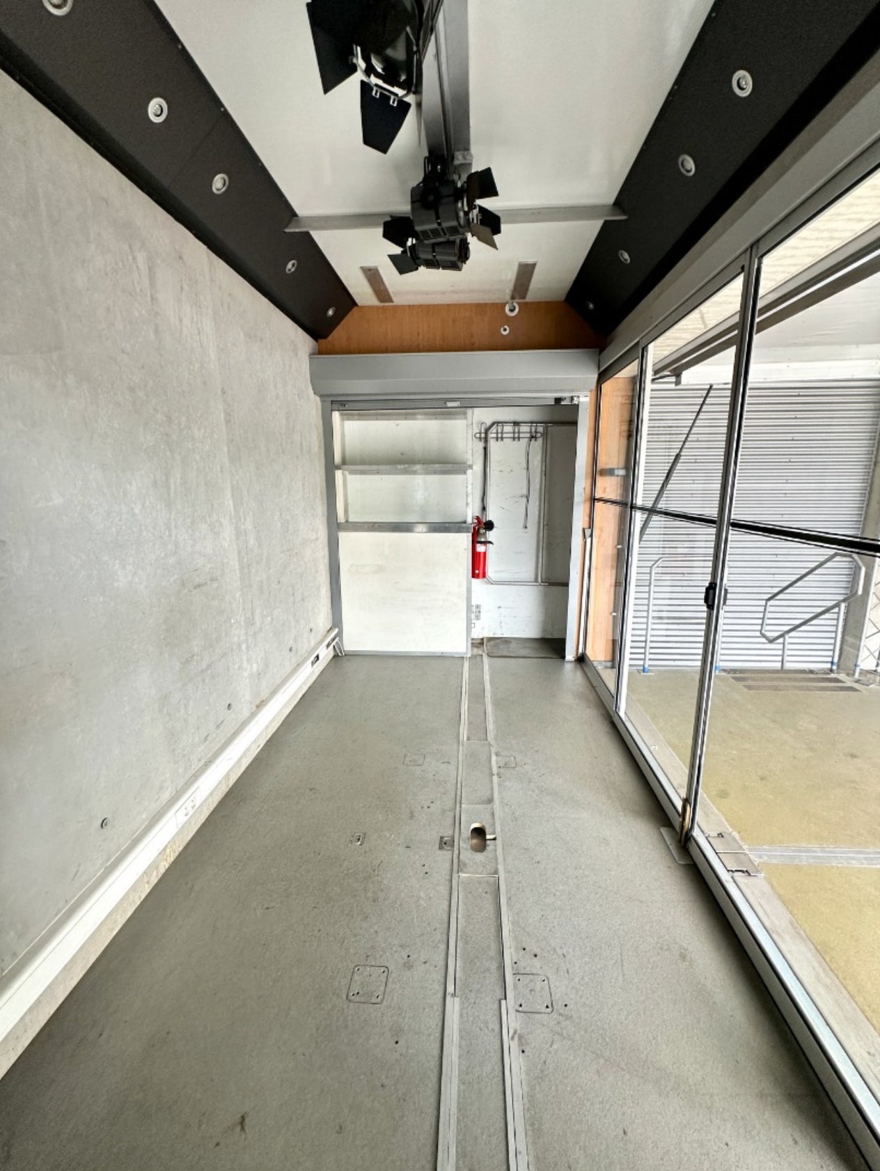 Stage trailer complete with power supply