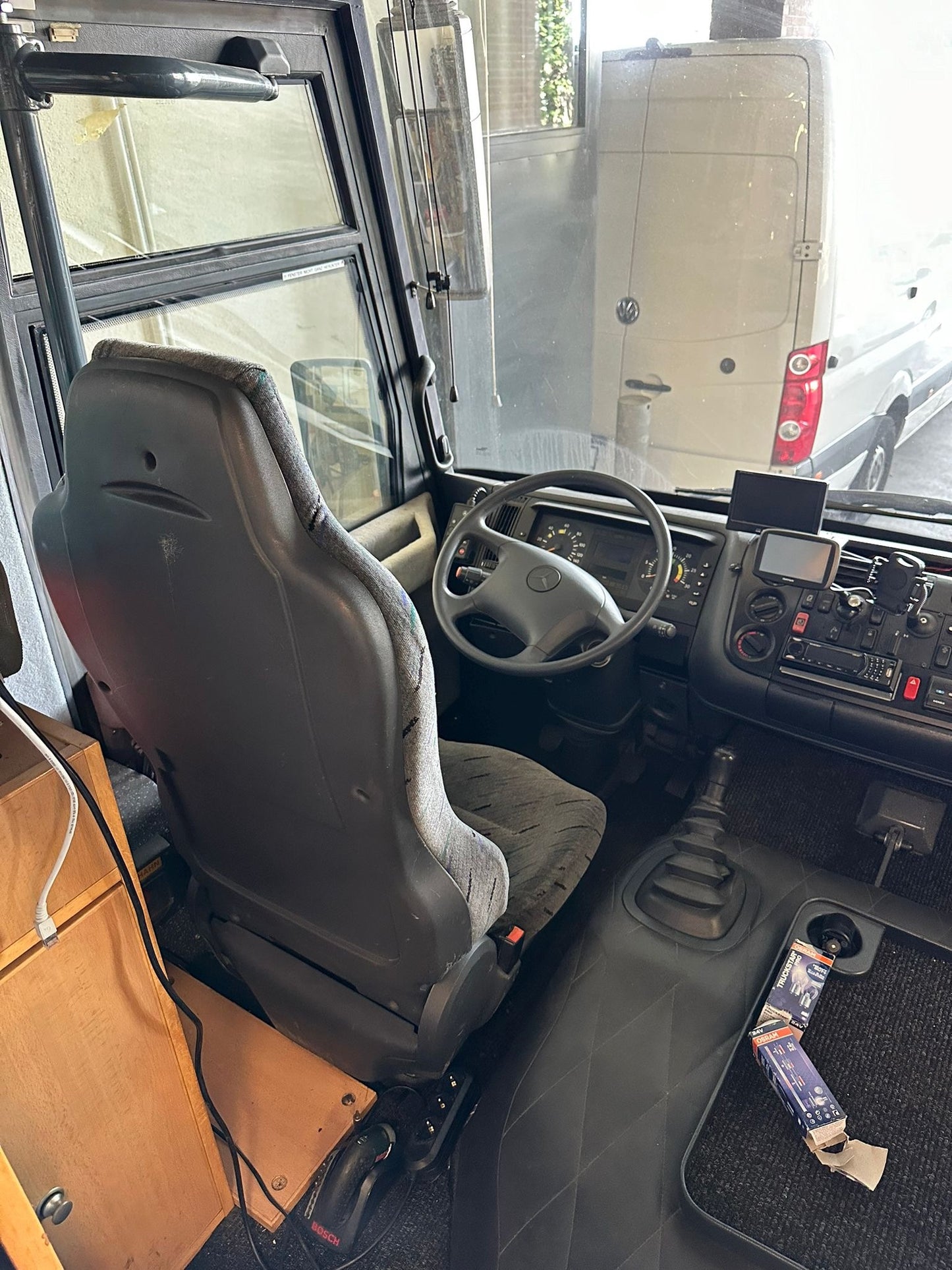 HD OB truck with uplink system