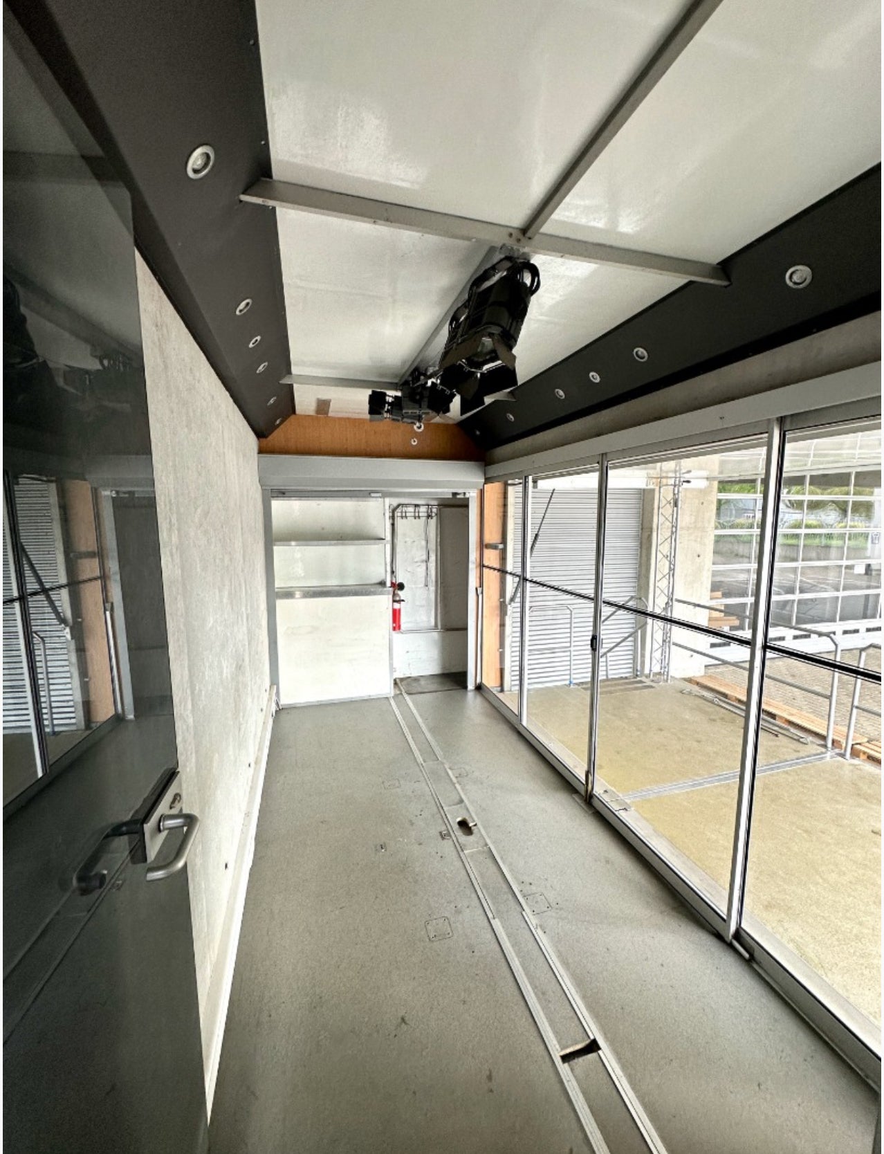 Stage trailer complete with power supply