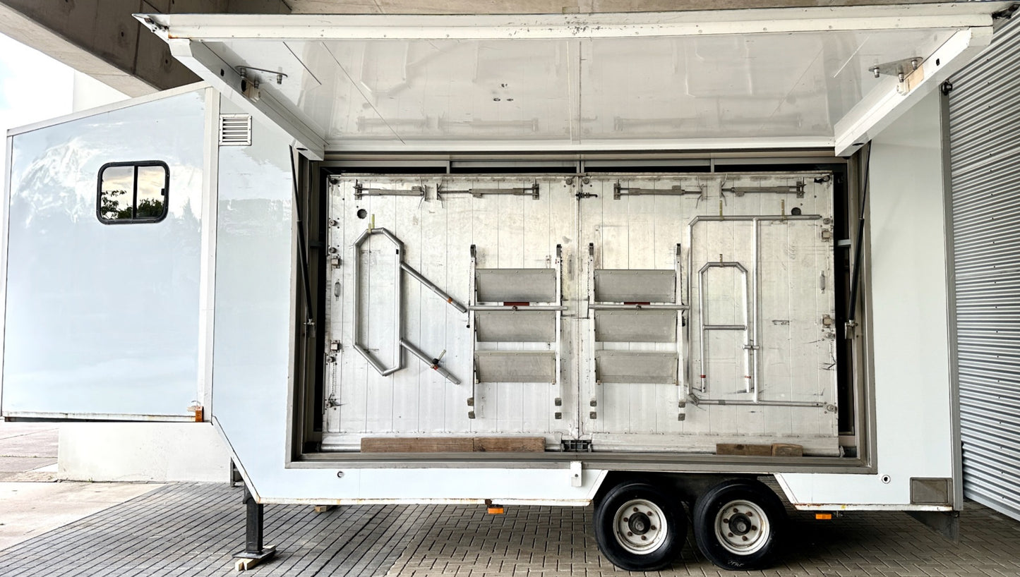 Stage trailer complete with power supply