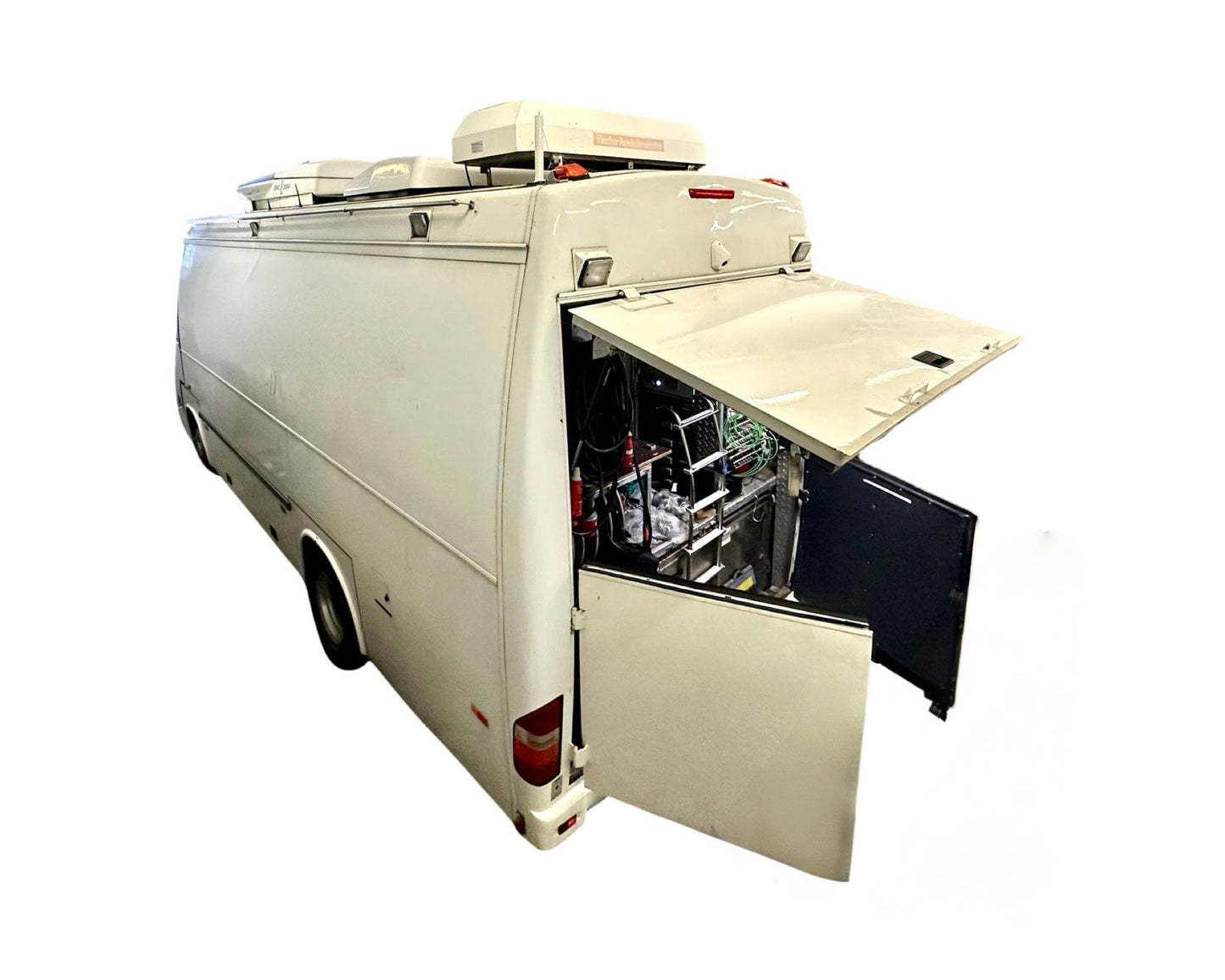 HD OB truck with uplink system