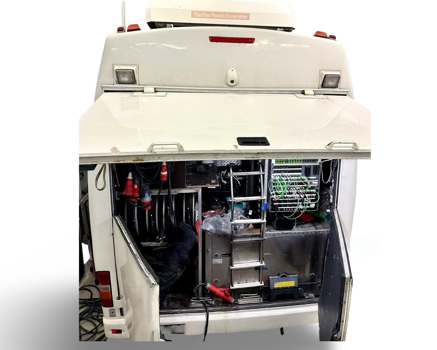 HD OB truck with uplink system