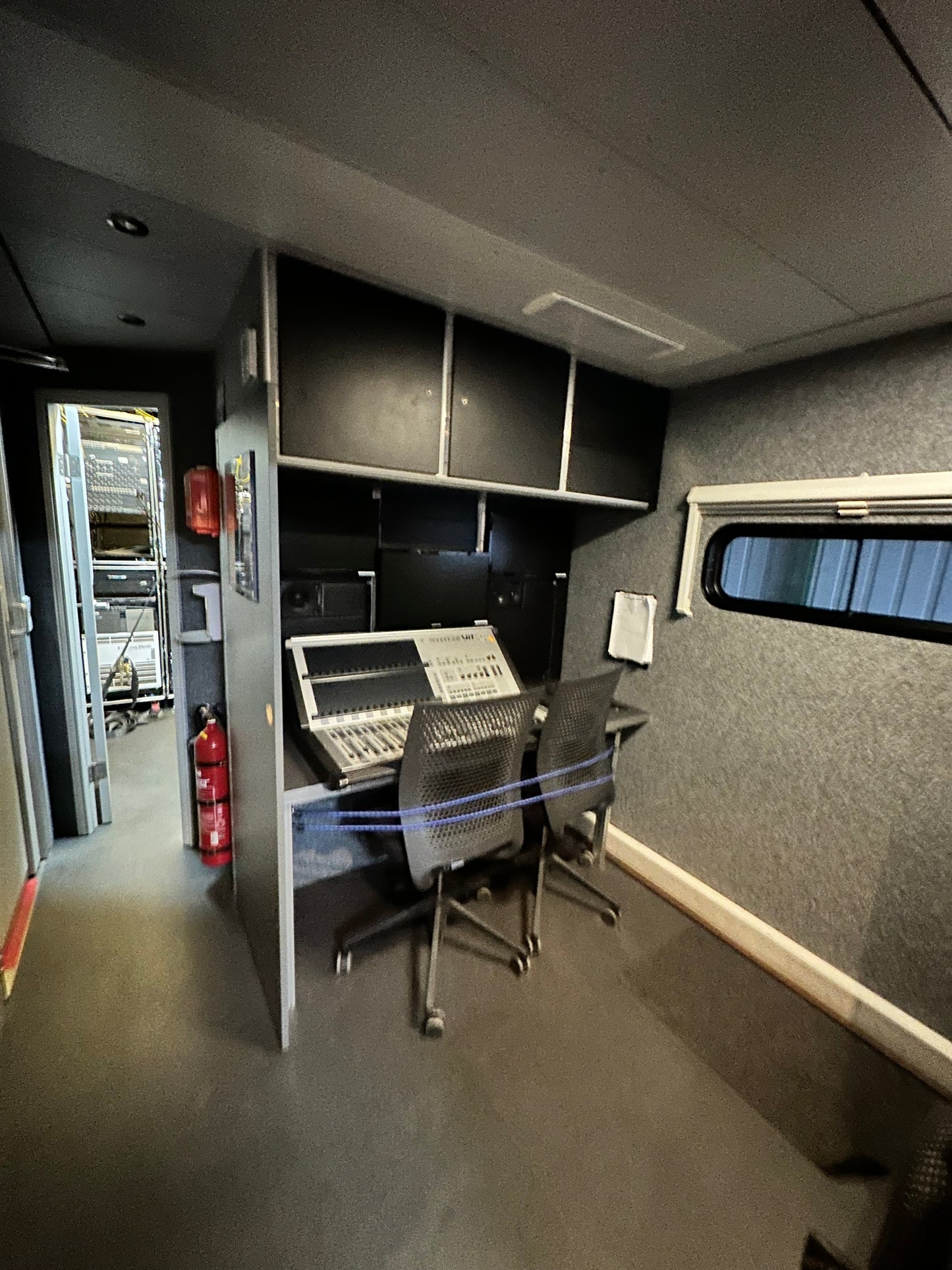 OB HD 3G production trailer for up to 10 cameras