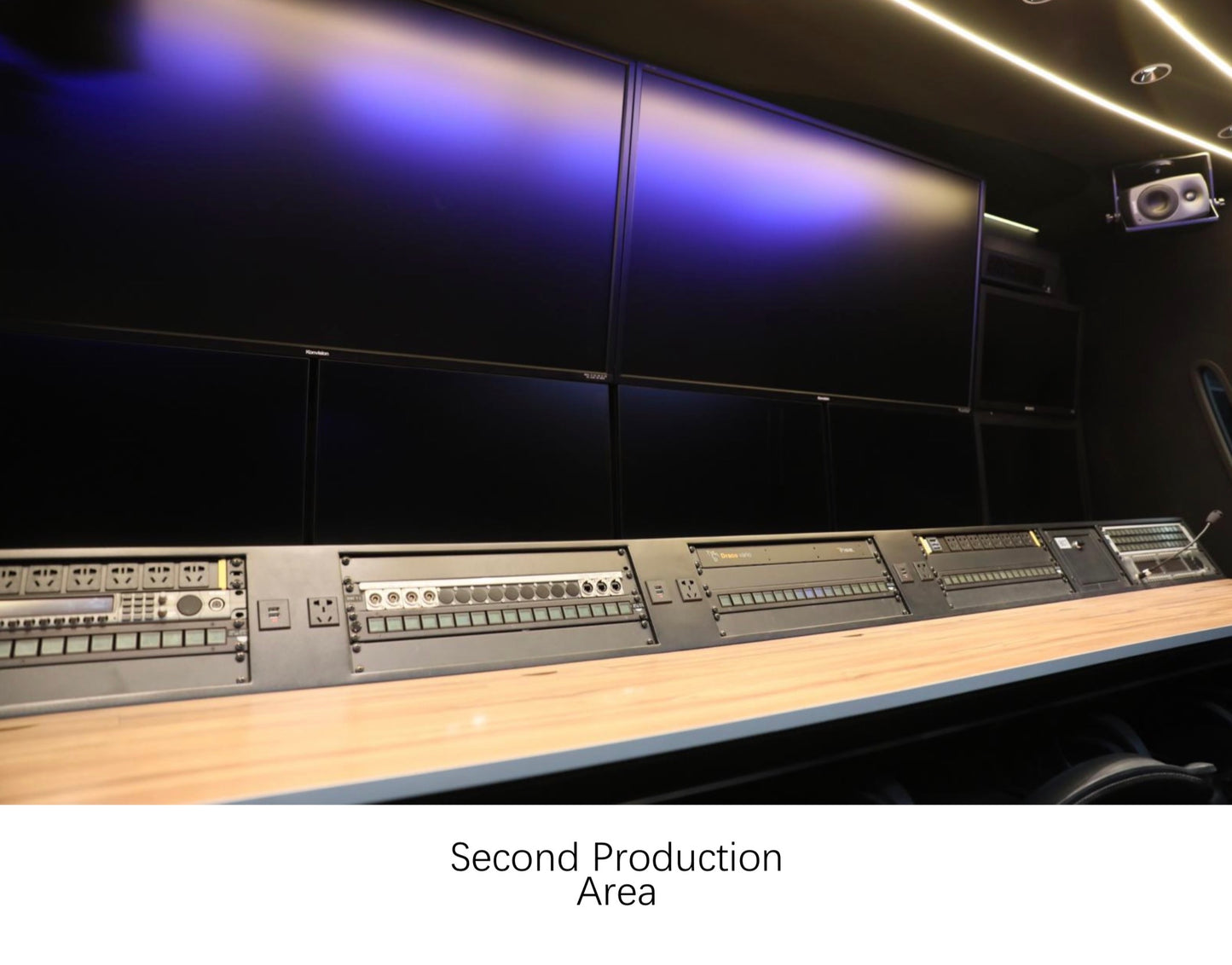 UHD OB trailer from 2022 incl. 20x Sony UHD cameras and lenses