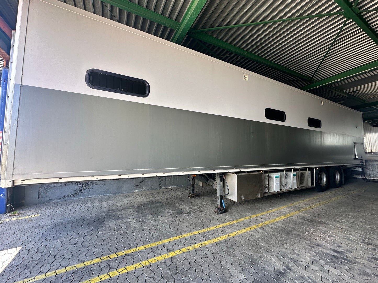 OB HD 3G production trailer for up to 10 cameras