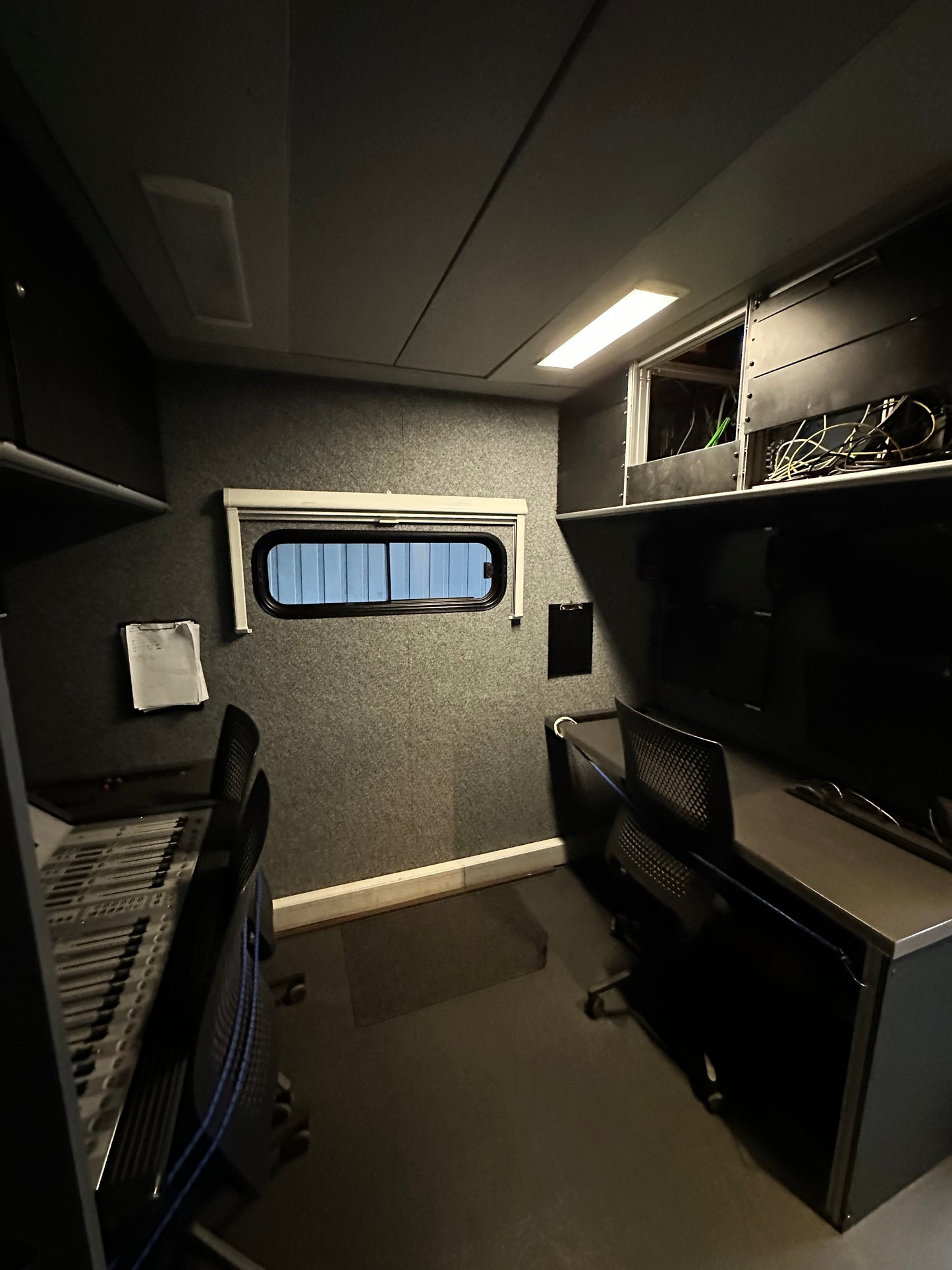 OB HD 3G production trailer for up to 10 cameras