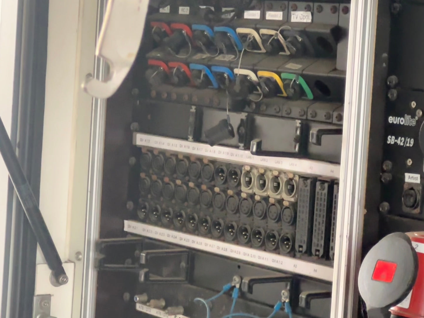 OB HD 3G production trailer for up to 10 cameras