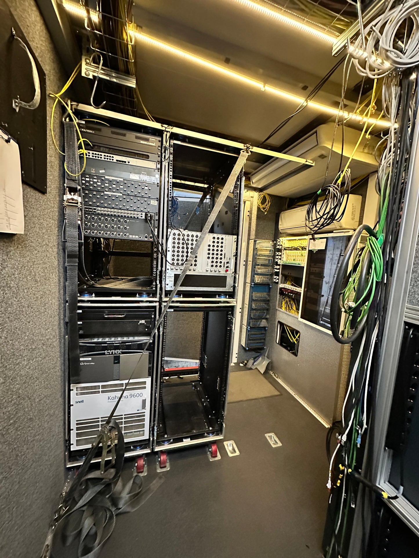 OB HD 3G production trailer for up to 10 cameras