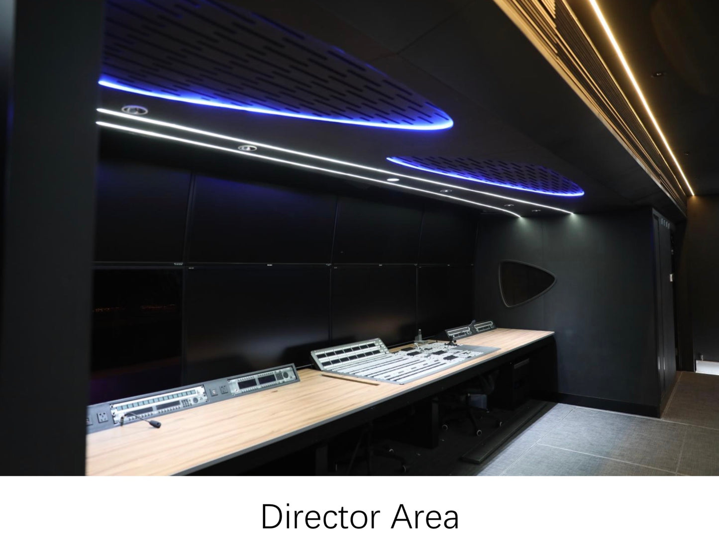 UHD OB trailer from 2022 incl. 20x Sony UHD cameras and lenses
