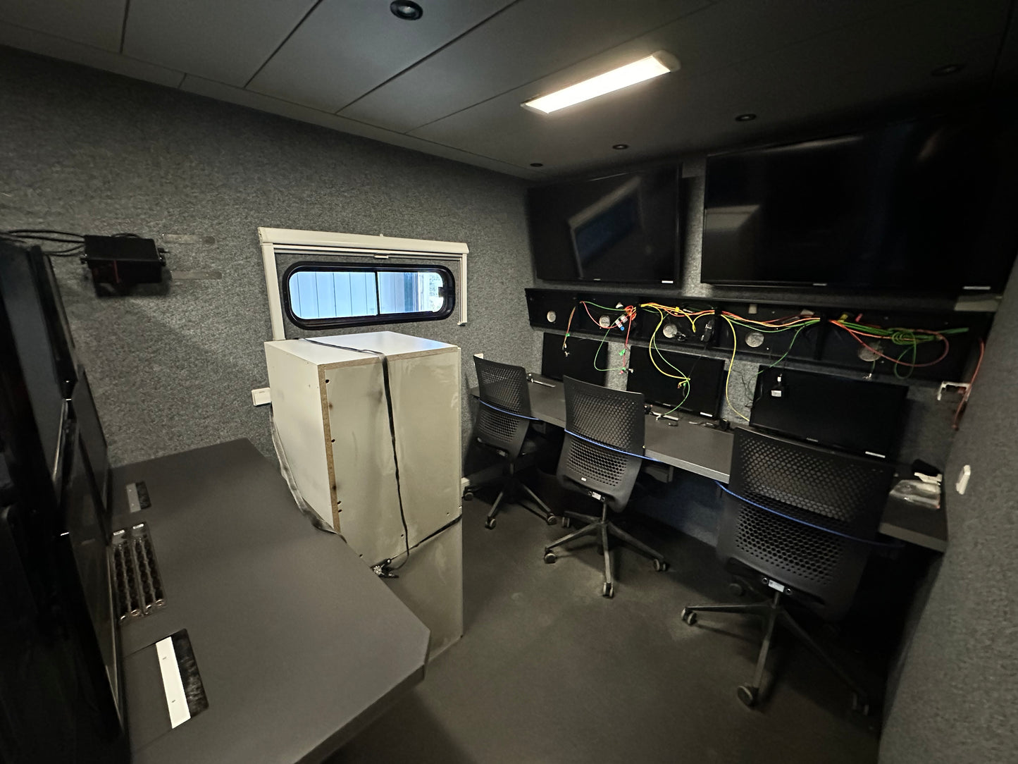 OB HD 3G production trailer for up to 10 cameras