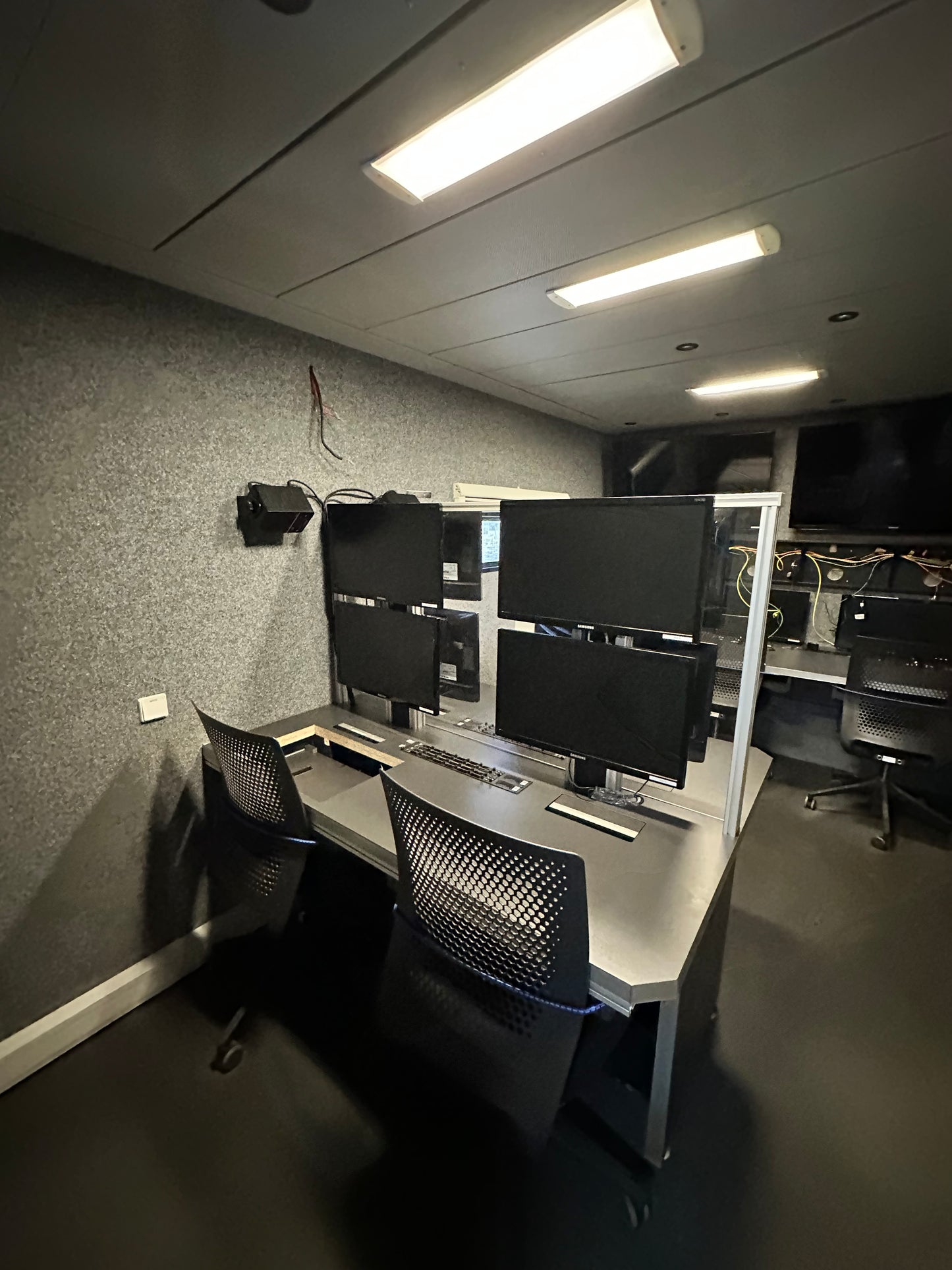 OB HD 3G production trailer for up to 10 cameras