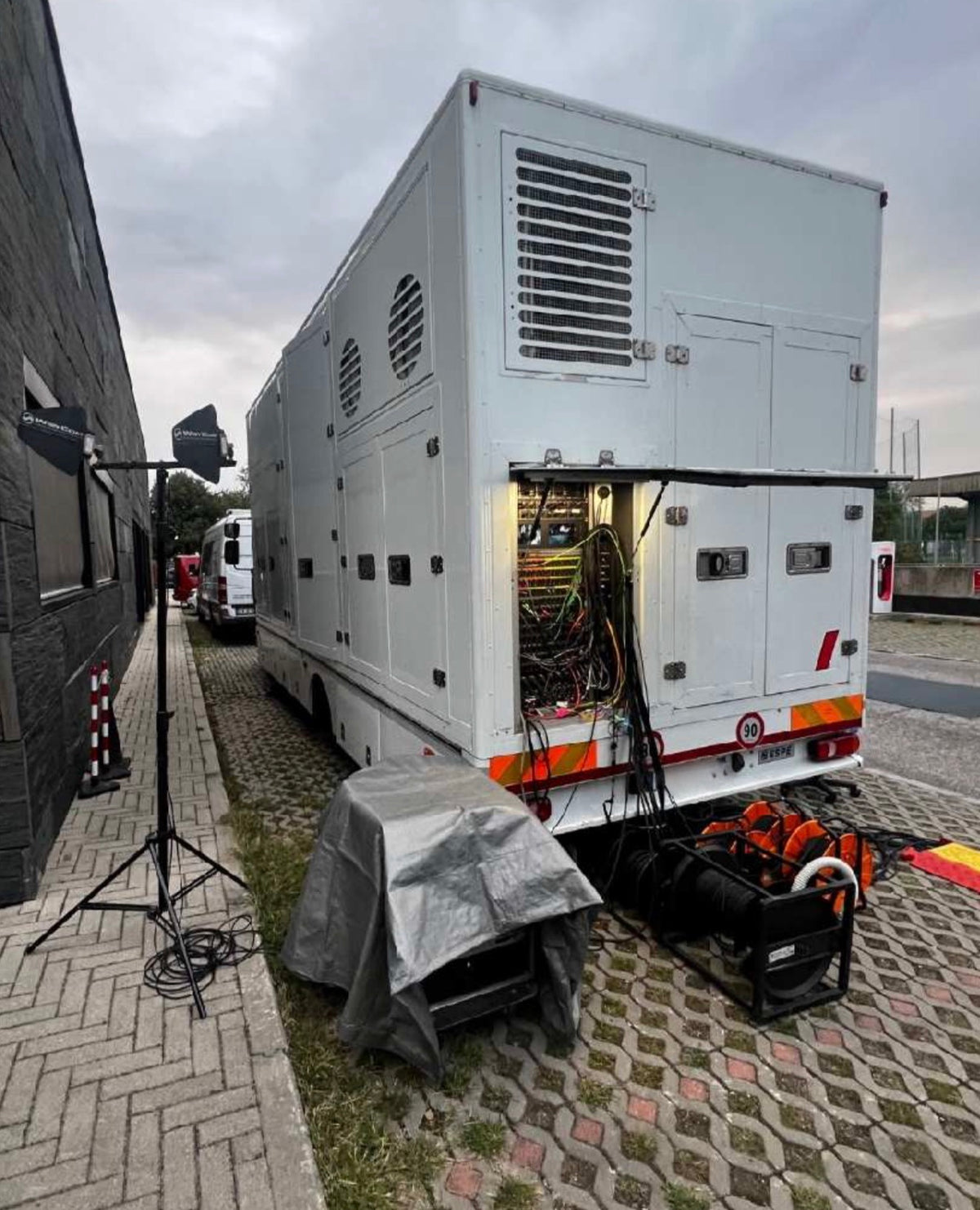 Renault HD OB Van – 8 Camera Broadcast Production Truck