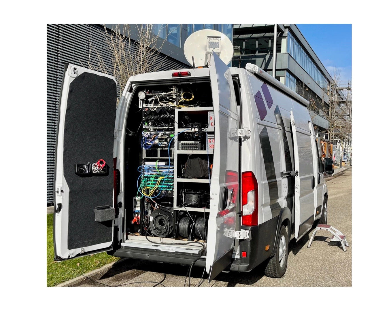 OB VAN FOR UP TO 10 CAMERA’S AND DSNG