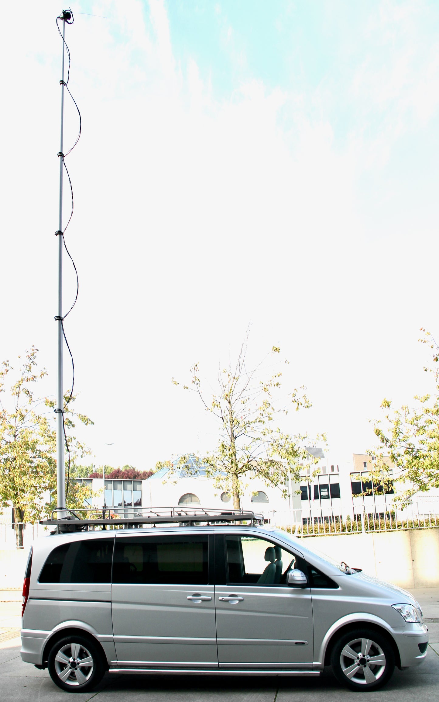 Mercedes-Benz VIANO OB VAN Rack Ready with 9 meter hydraulic antenna